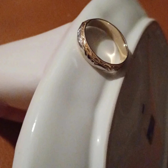 💙🌹New yellow tone wedding band - Picture 7 of 8